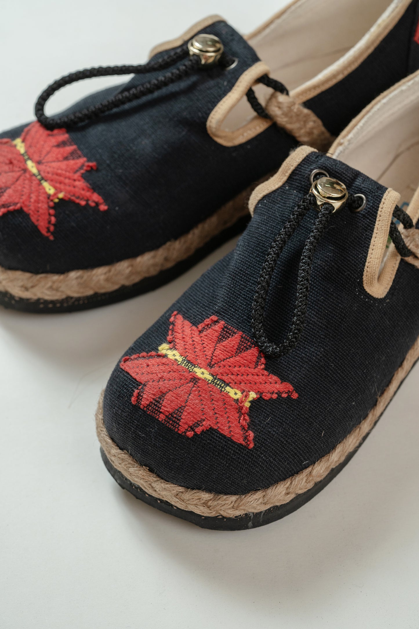 DOWN TO EARTH.ER ECO SHOES