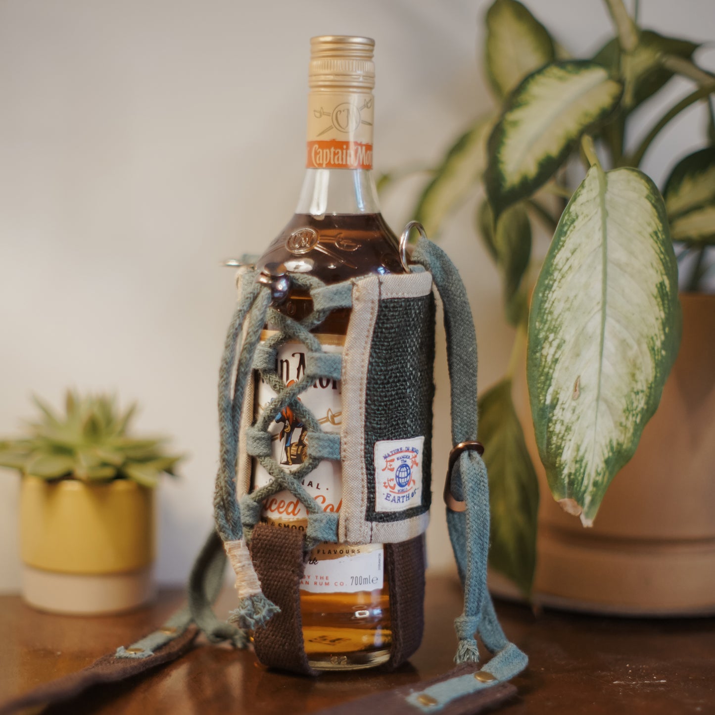 ZIP UP BOTTLE HOLDER